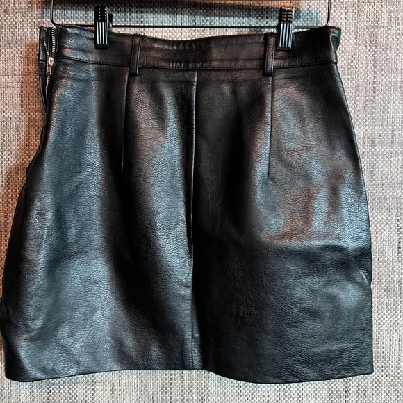 BLACK LEATHER SKIRT SIZE SMALL - Picture 3 of 3